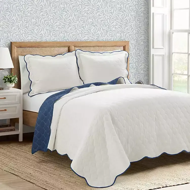 Quilts-Kirklands Home White and Navy Scallop 3-pc. Full/Queen Quilt Set